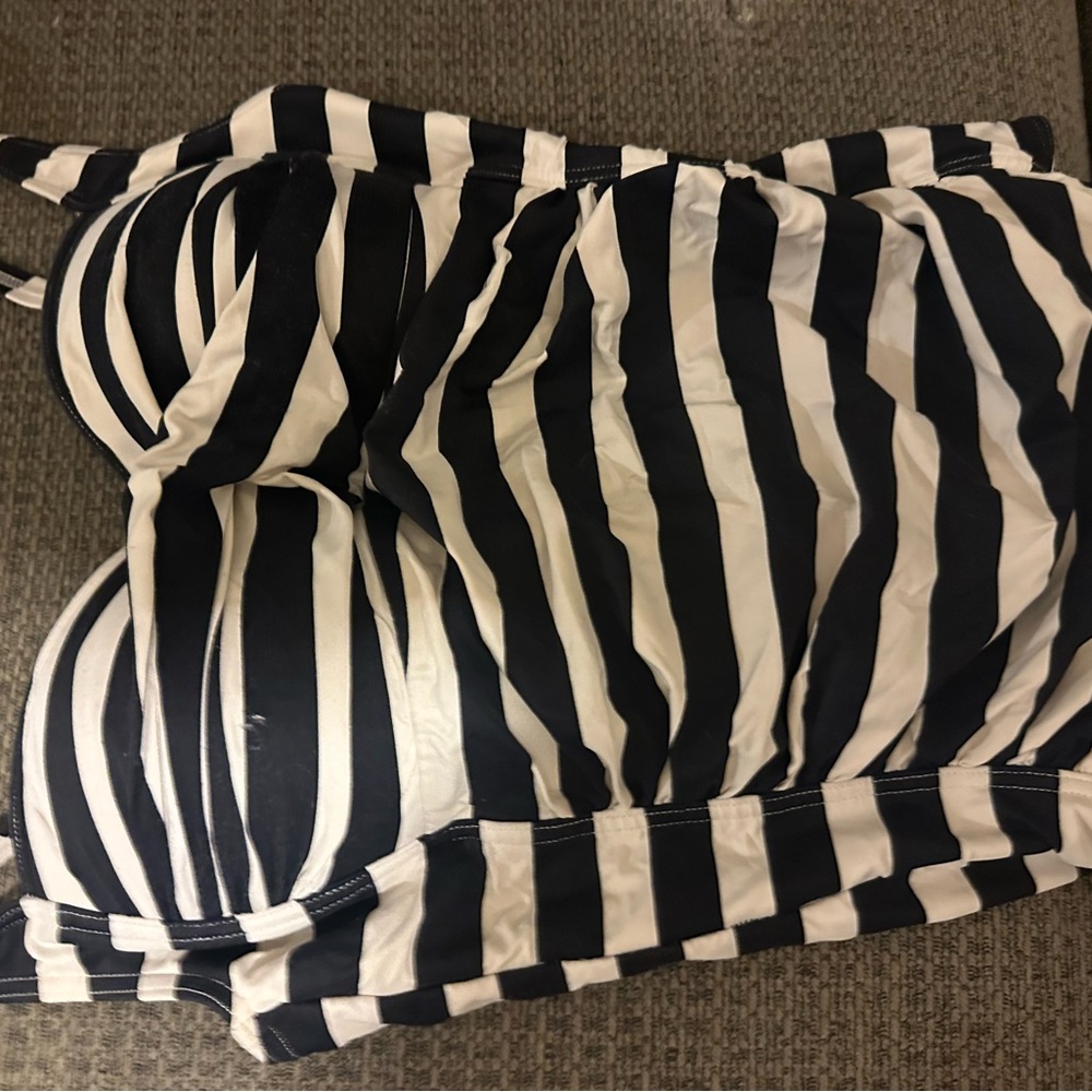 Black and White Zebra Stripe One-Piece Swimwear